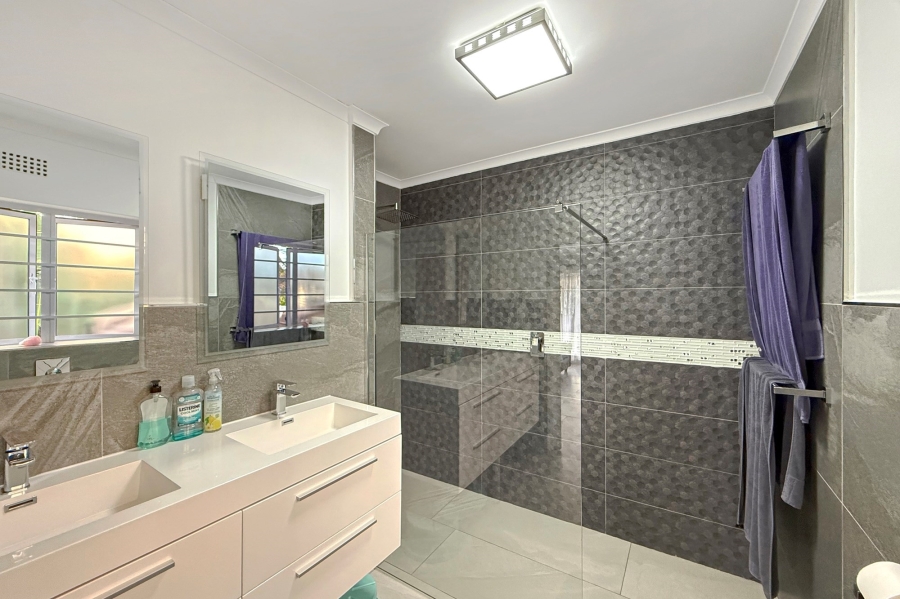2 Bedroom Property for Sale in Welgelegen 3 Western Cape